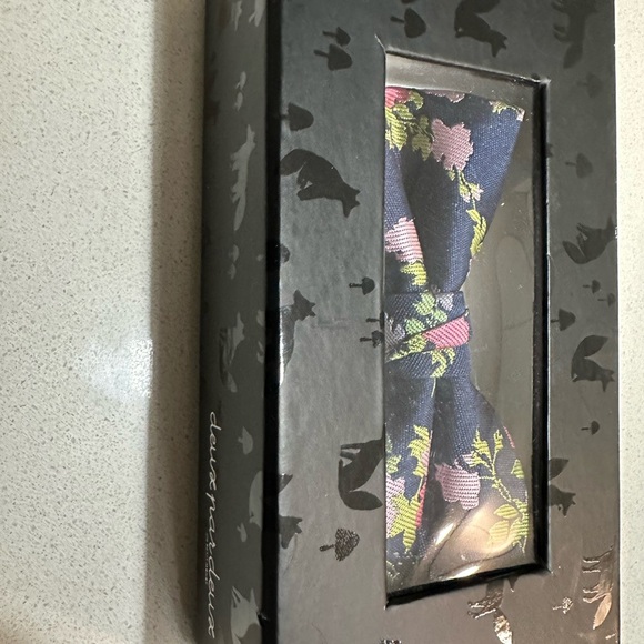 Deux par deux childrens bow tie floral print EUC in box - Picture 8 of 9